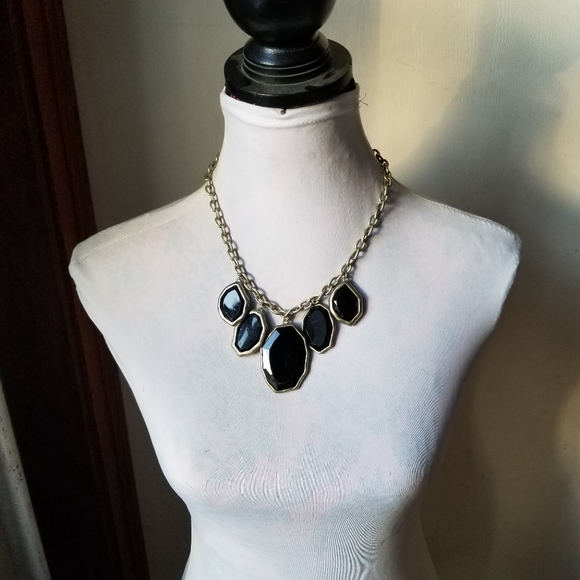 Necklace - Freeform Shape Statement Necklace black and gold tone - Picture 7 of 13
